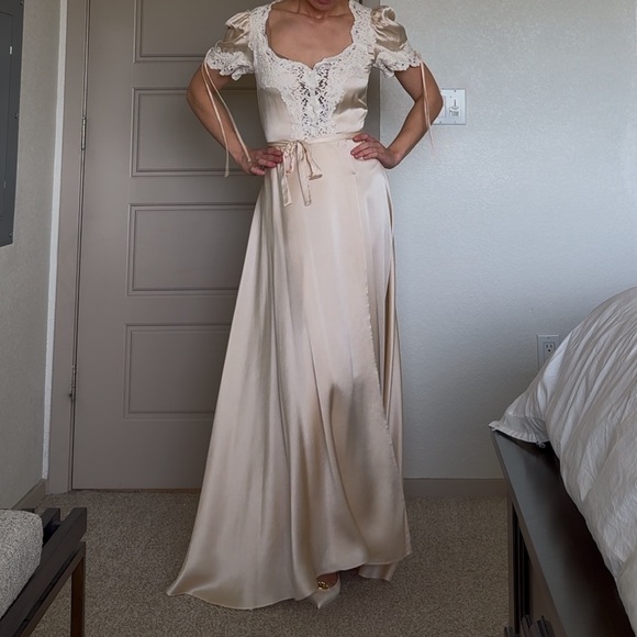 ❌SOLD❌ MIRROR PALAIS UNWRAP ME GOWN - Picture 7 of 17